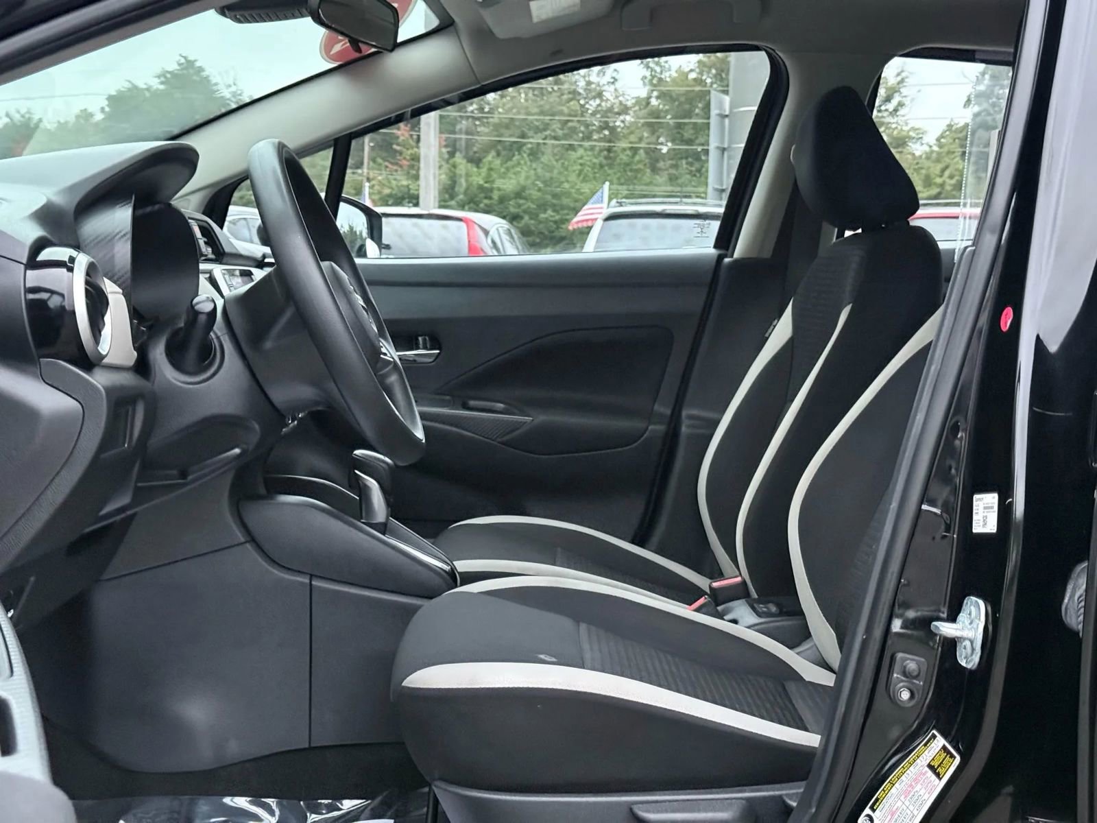 Used 2021 Nissan Versa SV image 10