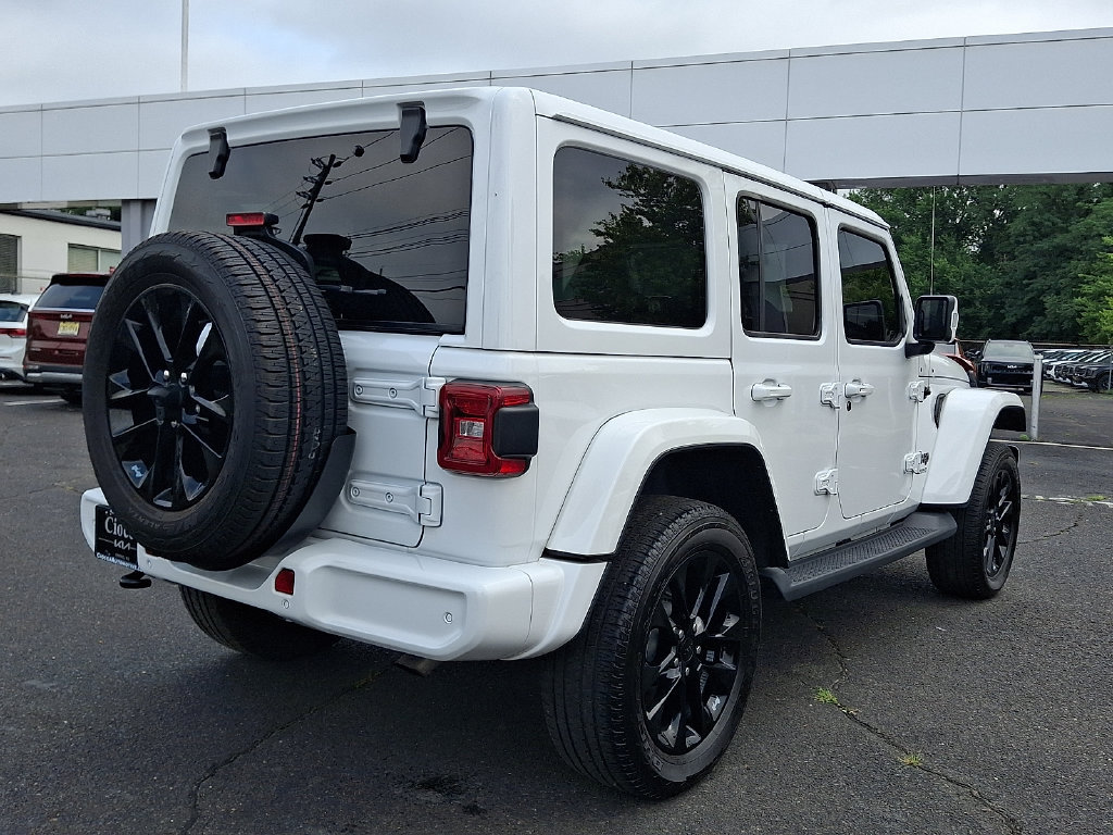 Used 2022 Jeep Wrangler Unlimited Sahara AWD/4WD image 9