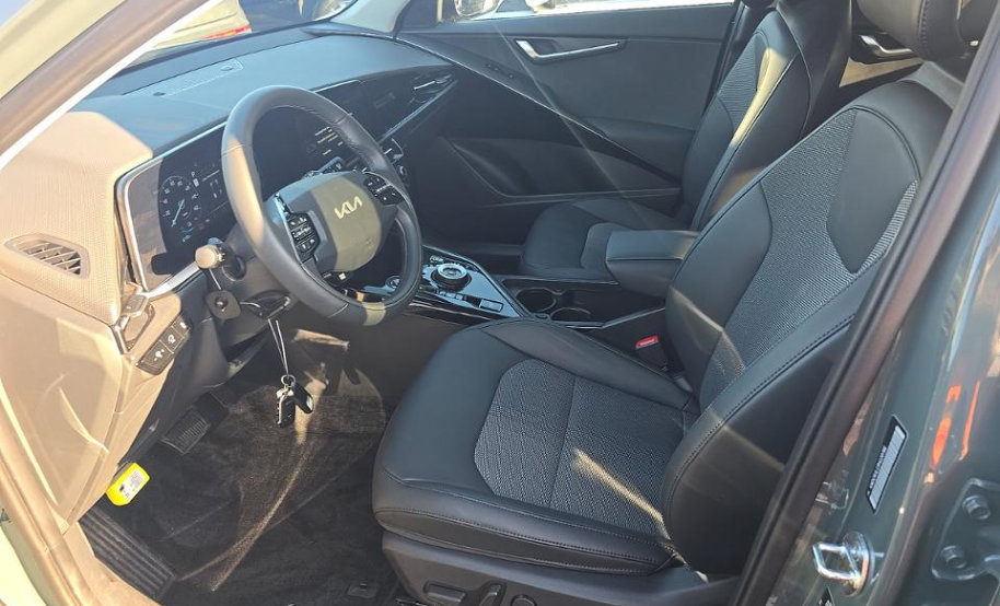 Certified 2024 Kia Niro Wind w/ Wind Preserve Package FWD image 10