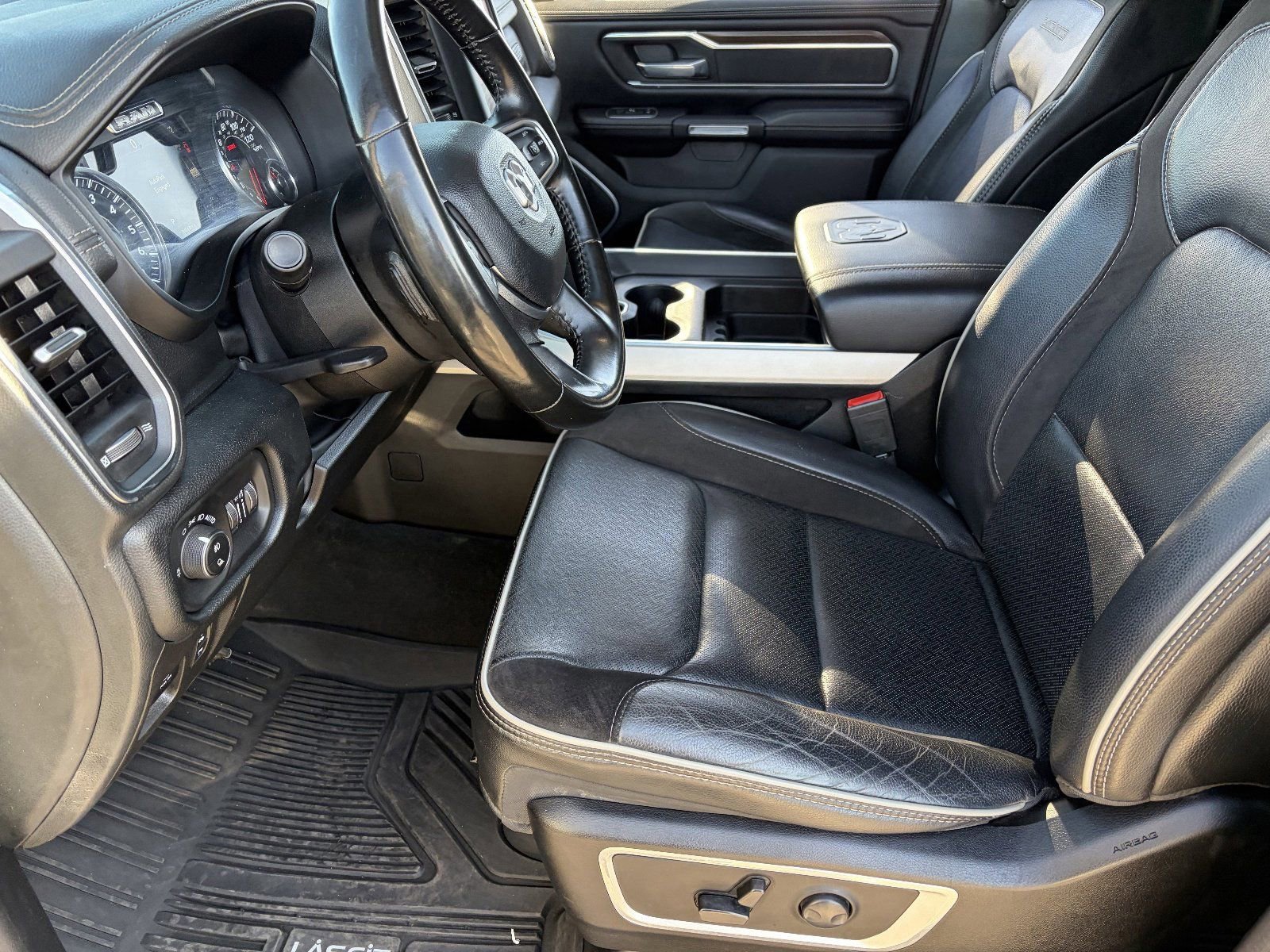 Used 2022 RAM 1500 Laramie AWD/4WD image 23