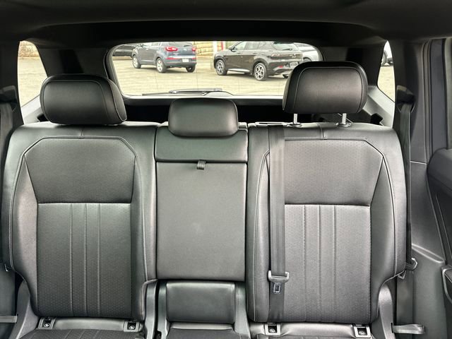 Used 2023 Volkswagen Tiguan SE R-Line AWD/4WD image 32