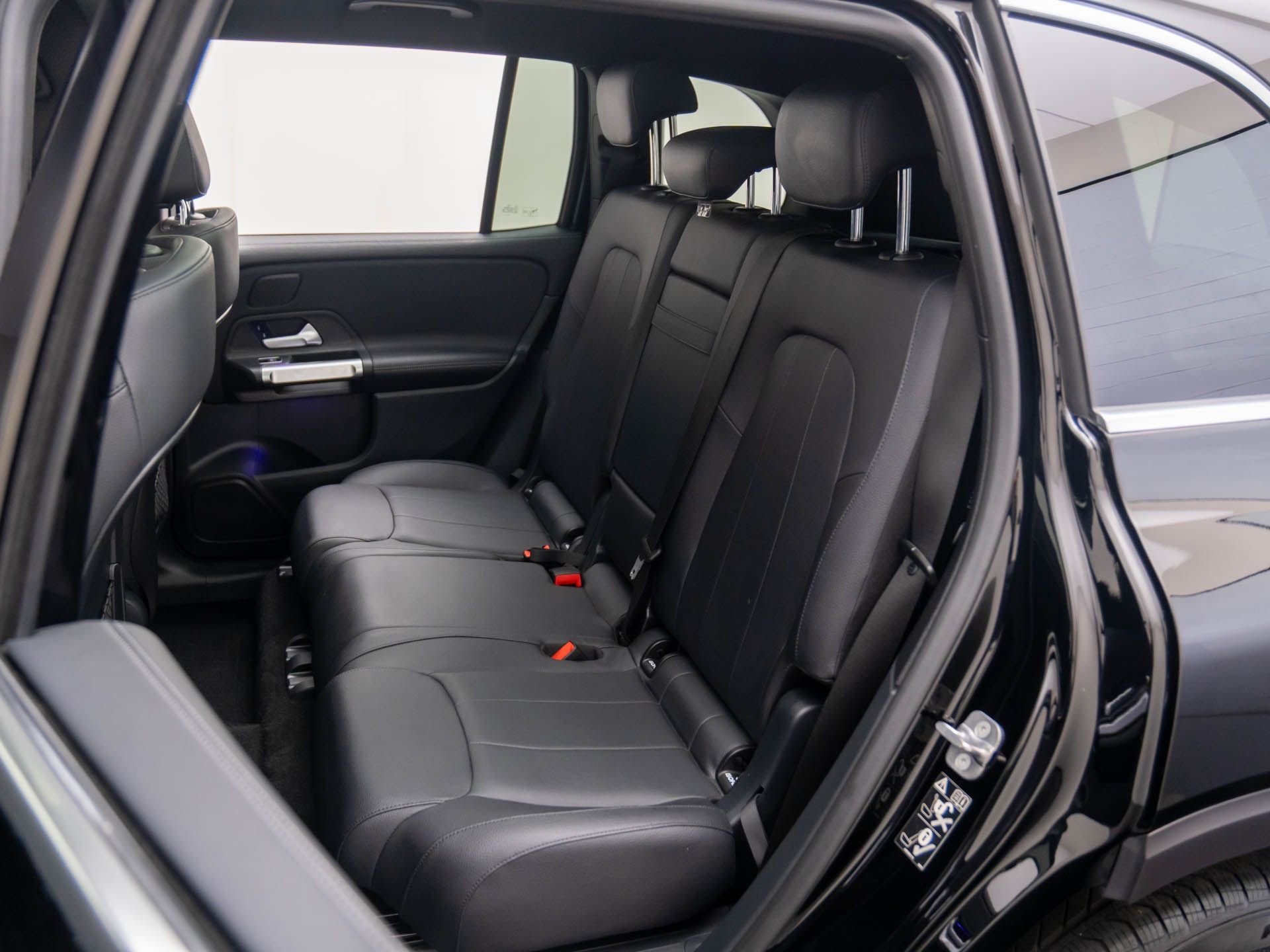 Certified 2024 Mercedes-Benz GLB 250 4MATIC w/ Exclusive Package image 19