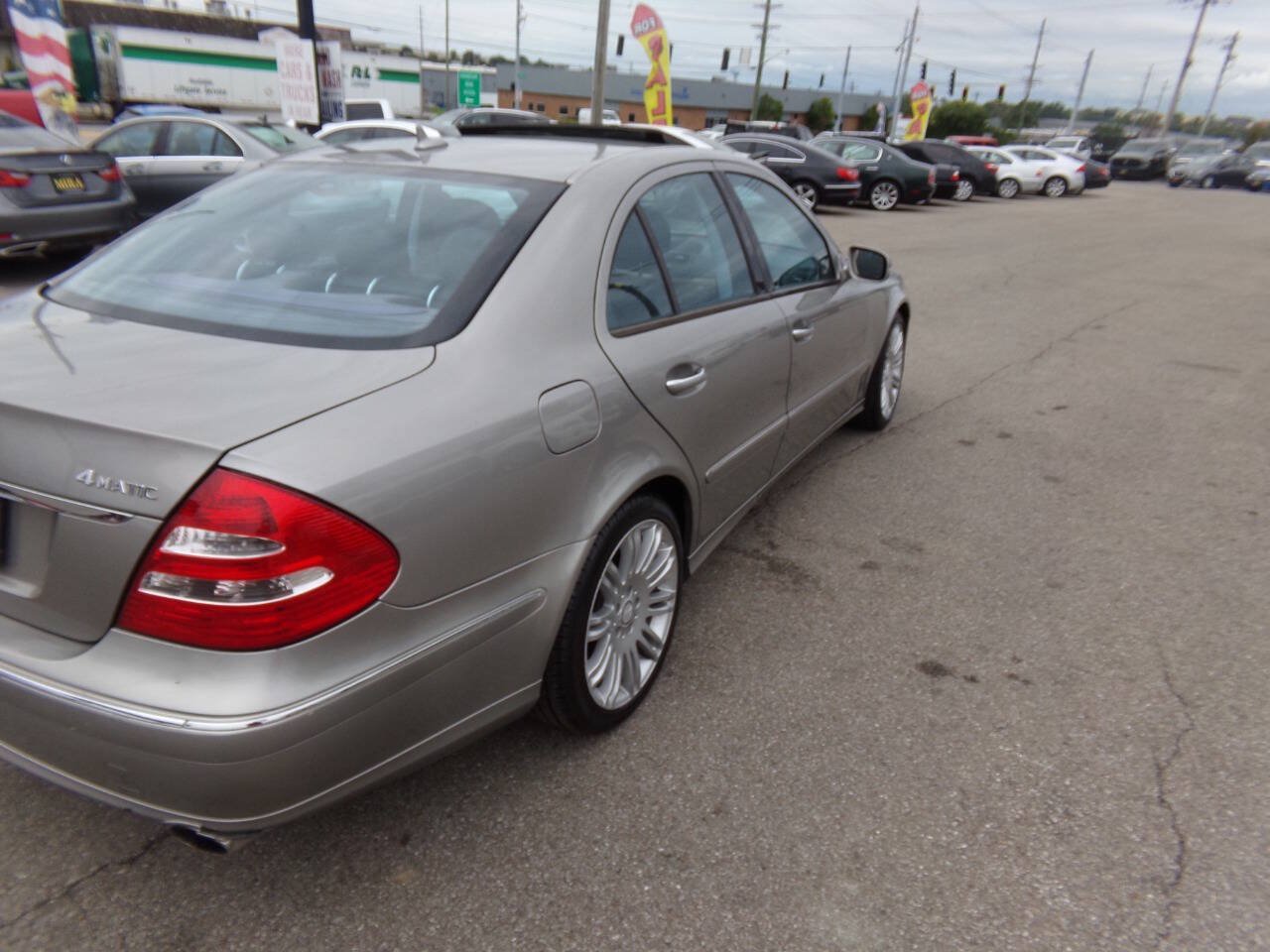 Used 2008 Mercedes-Benz E 350 4MATIC Sedan image 37