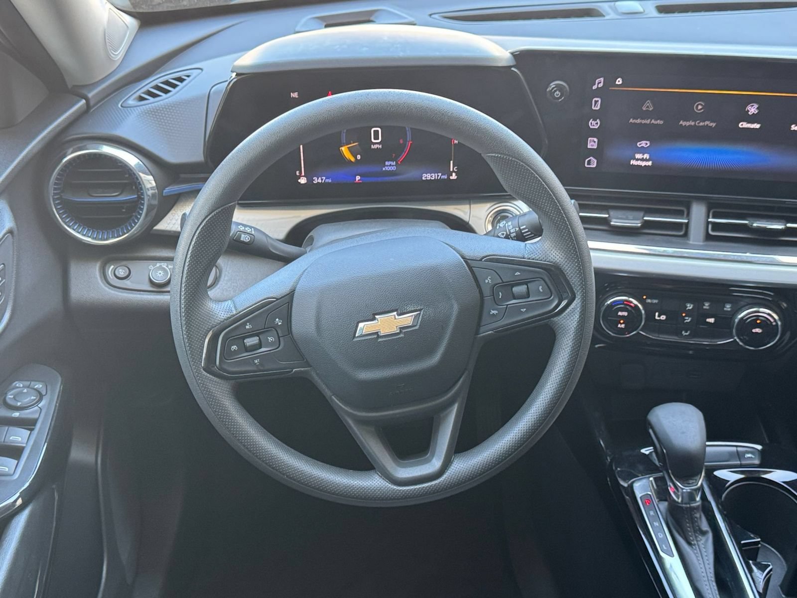 Used 2025 Chevrolet Trax LT FWD image 27