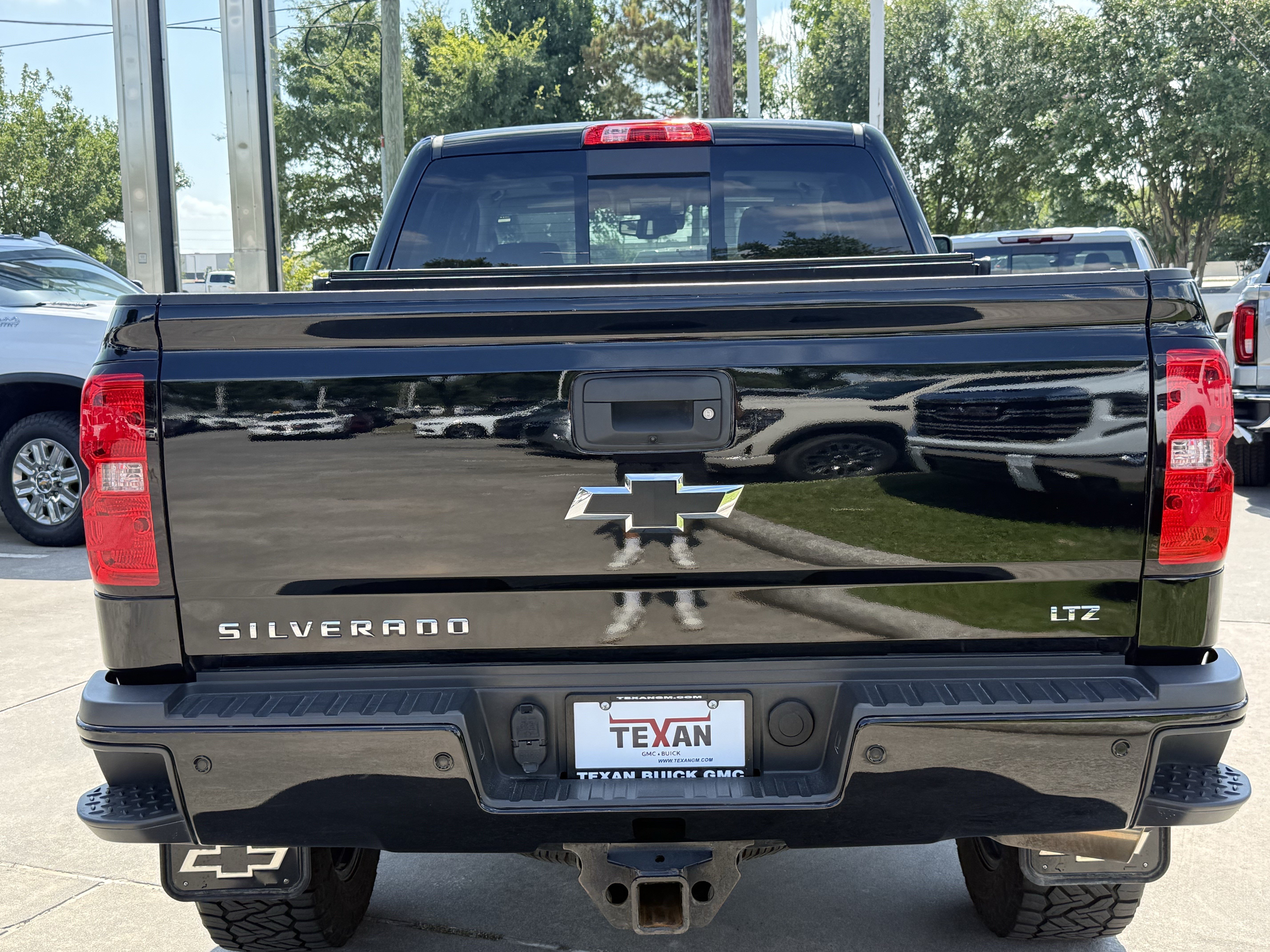 Used 2019 Chevrolet Silverado 3500 LTZ w/ LTZ Plus Package AWD/4WD image 6