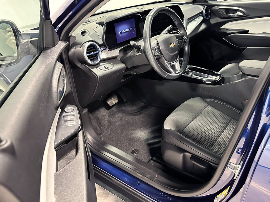 Used 2024 Chevrolet Trax LT w/ Driver Confidence Package FWD image 18