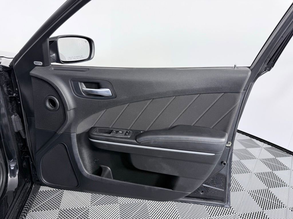 Used 2023 Dodge Charger R/T w/ Technology Group image 10