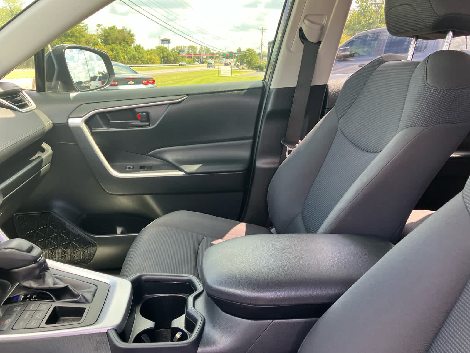 Used 2020 Toyota RAV4 LE w/ All Weather Liner Package AWD/4WD image 10