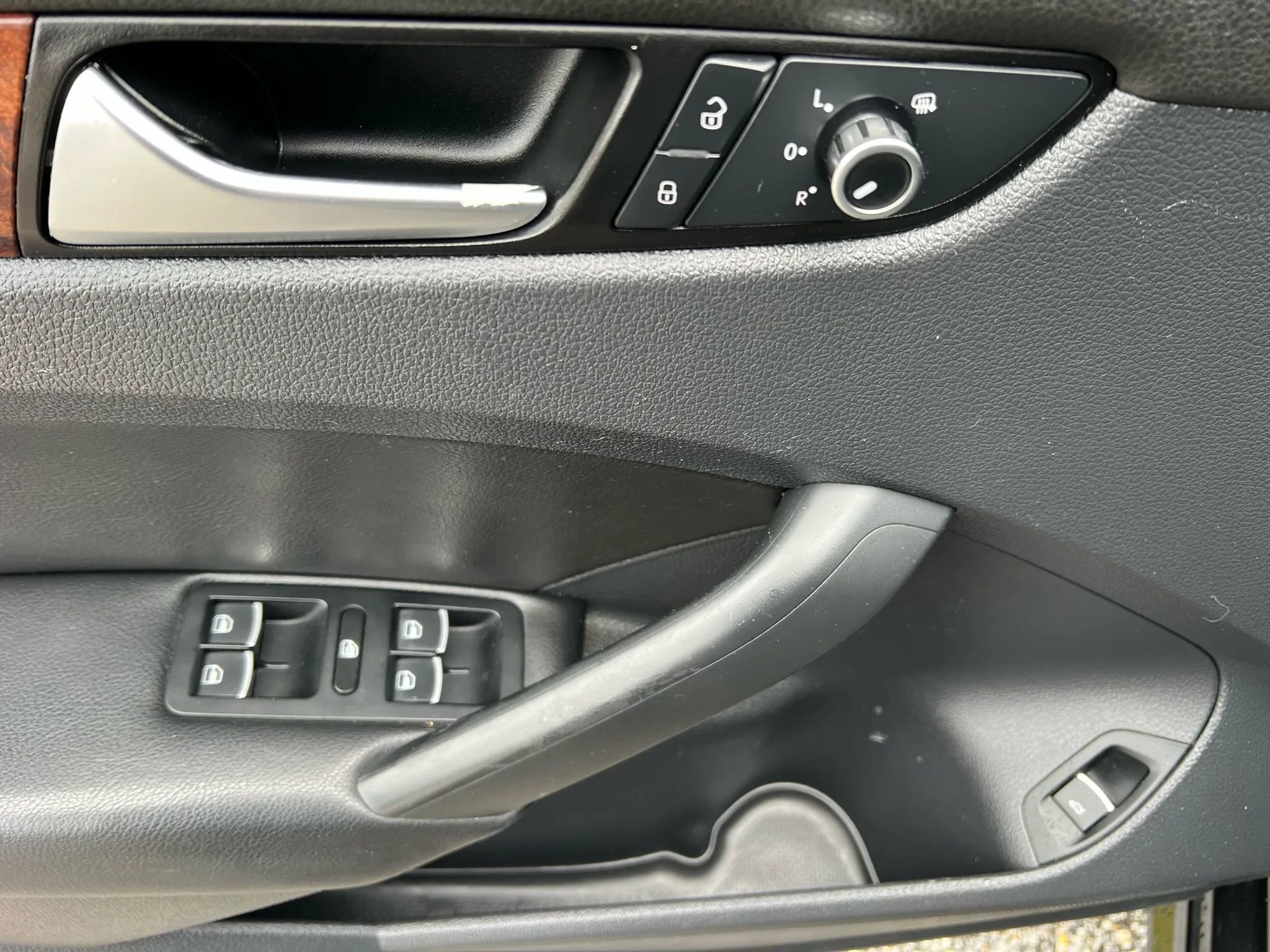 Used 2013 Volkswagen Passat 2.5 SEL Premium image 15