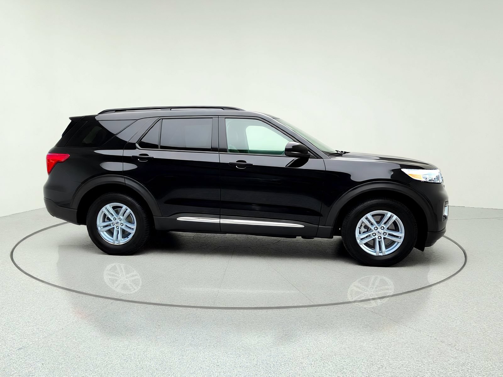 Used 2021 Ford Explorer XLT AWD/4WD image 10