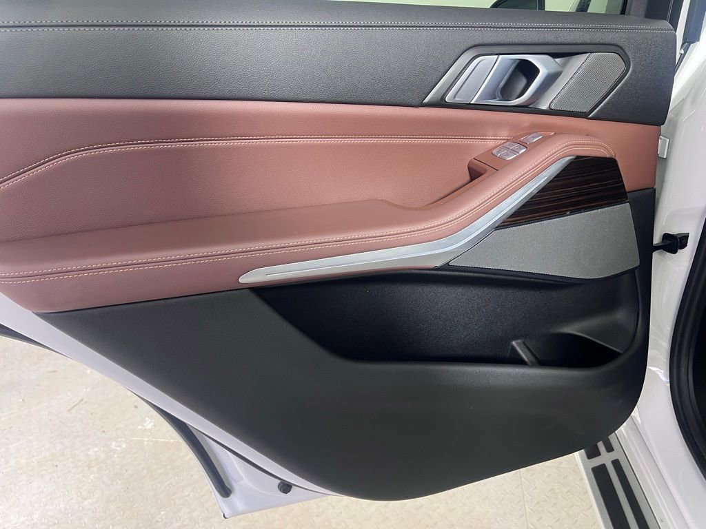 Used 2020 BMW X7 xDrive40i w/ Premium Package image 19