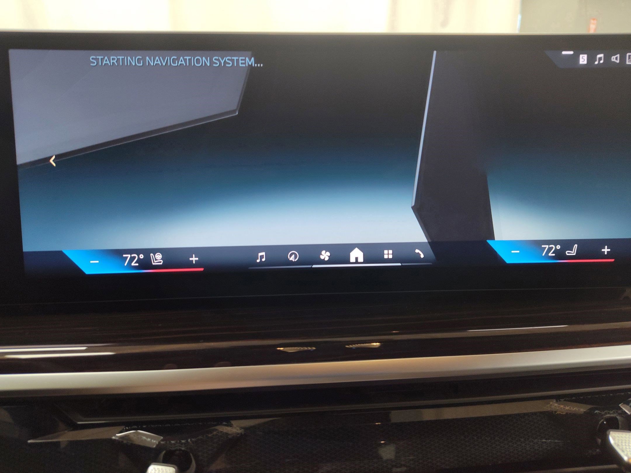 Used 2026 BMW X5 xDrive50e w/ Premium Package image 24