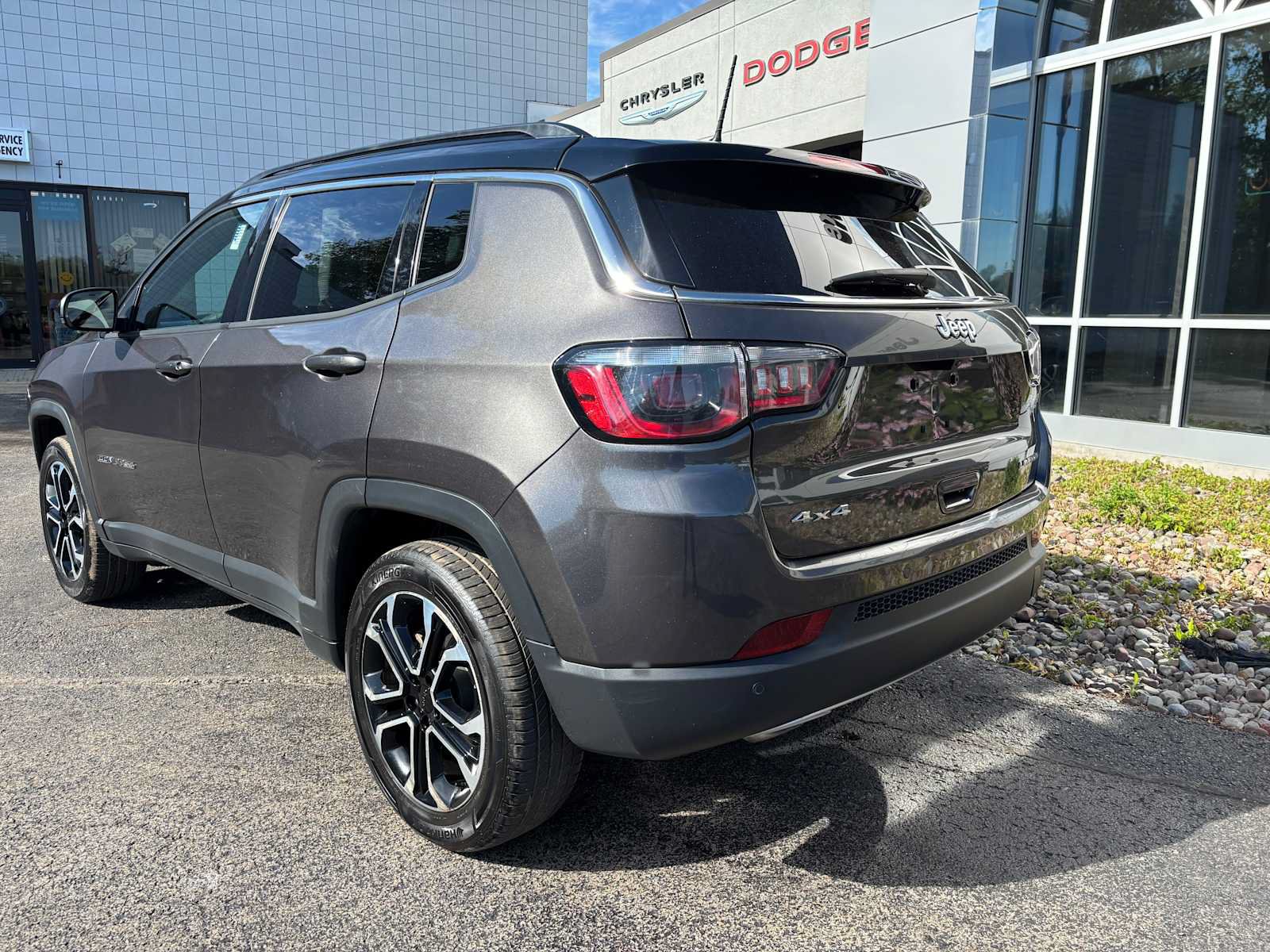 Used 2023 Jeep Compass Limited AWD/4WD image 4