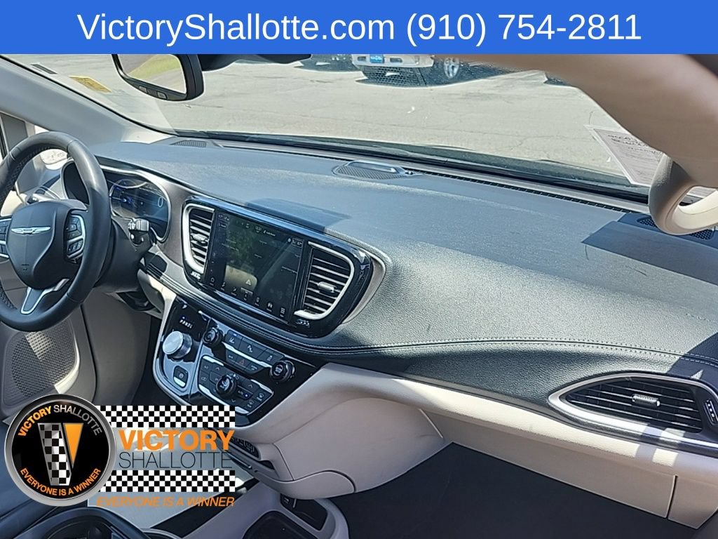 Certified 2024 Chrysler Pacifica Limited FWD image 36