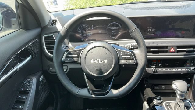 Used 2025 Kia Seltos SX AWD/4WD image 30