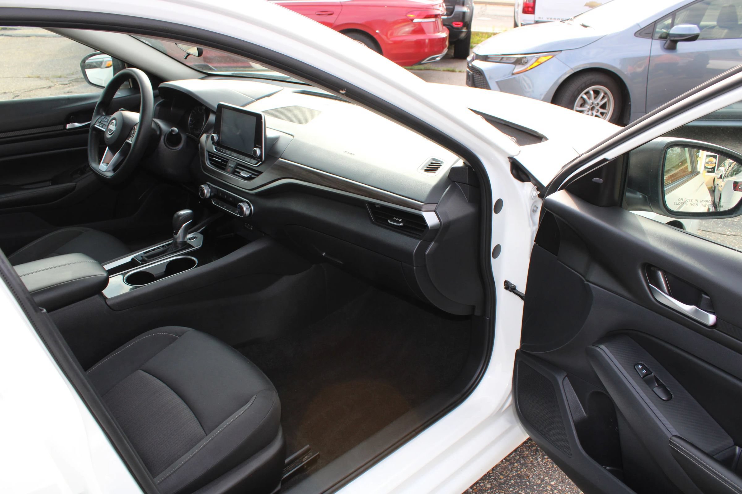 Used 2024 Nissan Altima 2.5 SV FWD image 19