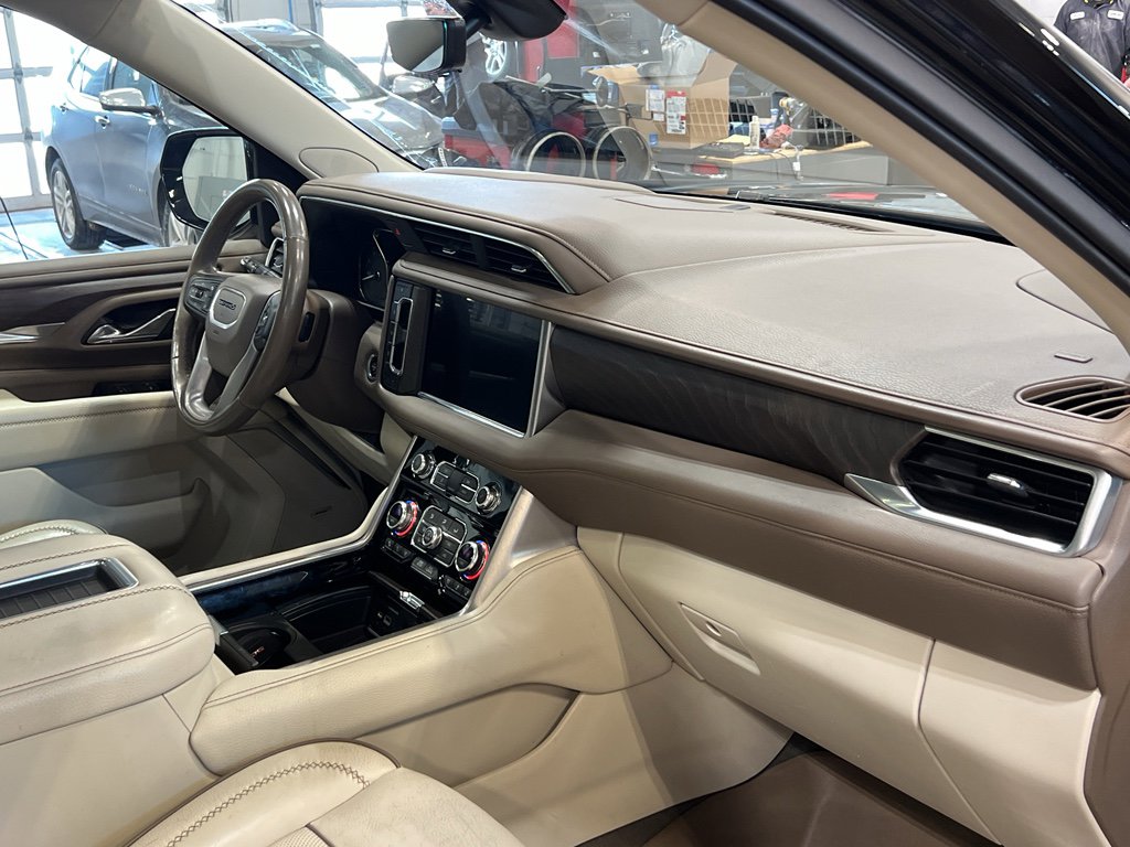 Used 2021 GMC Yukon XL Denali w/ Denali Premium Package image 31