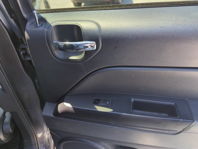 Used 2016 Jeep Compass Sport w/ Power Value Group image 22