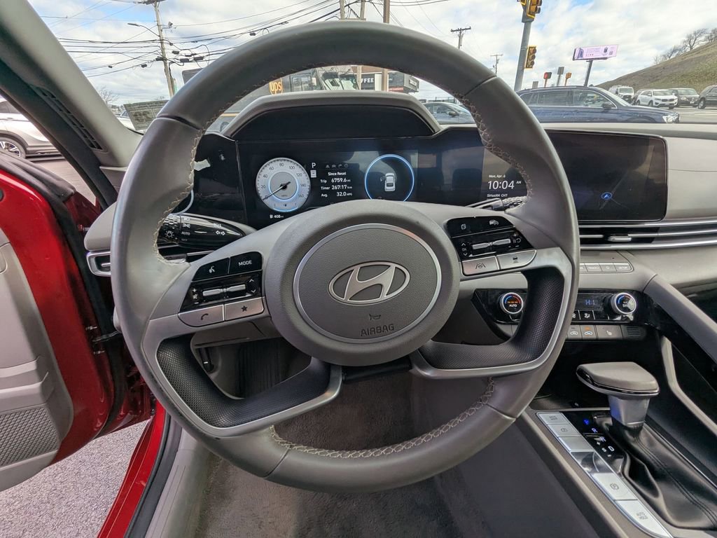 Used 2025 Hyundai Elantra SEL image 16