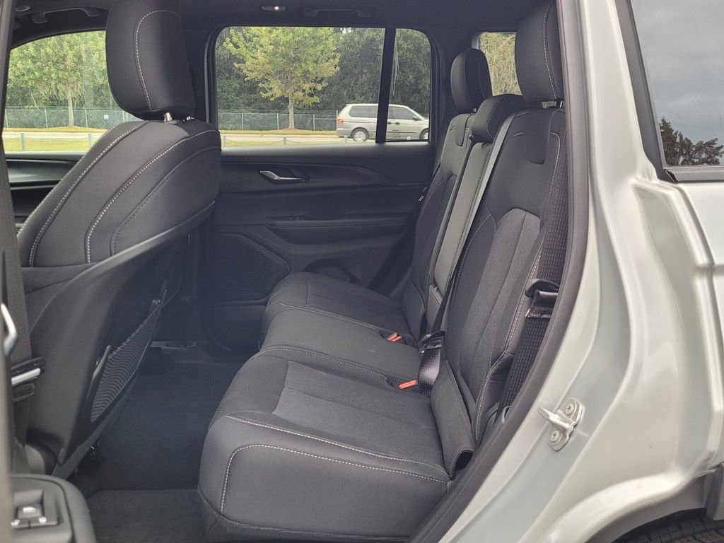 New 2025 Jeep Grand Cherokee Laredo X w/ Luxury Tech Group I image 11