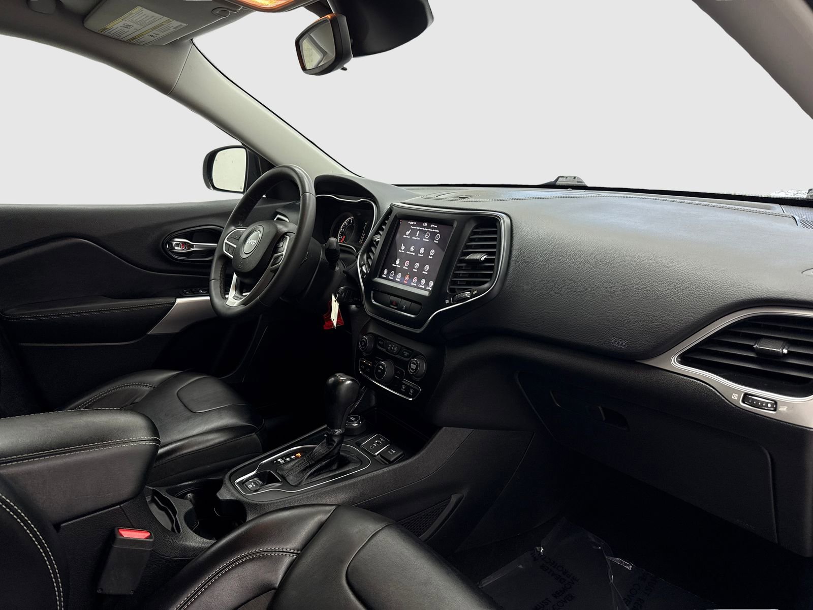 Used 2022 Jeep Cherokee Latitude AWD/4WD image 44