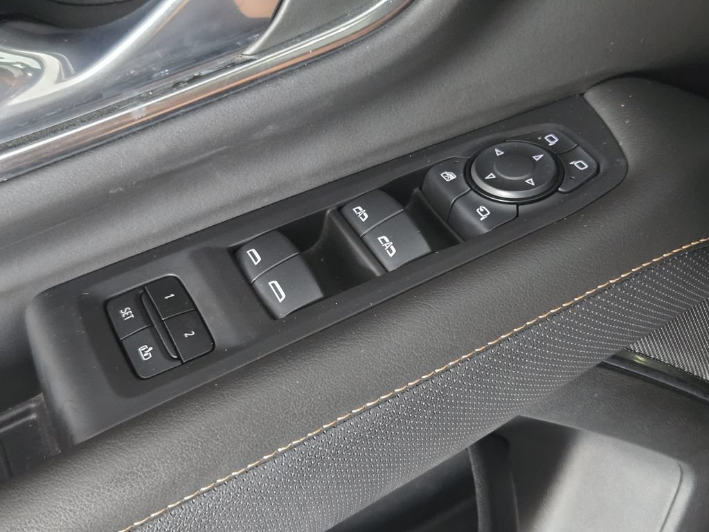 Used 2024 GMC Yukon AT4 w/ AT4 Premium Package AWD/4WD image 25