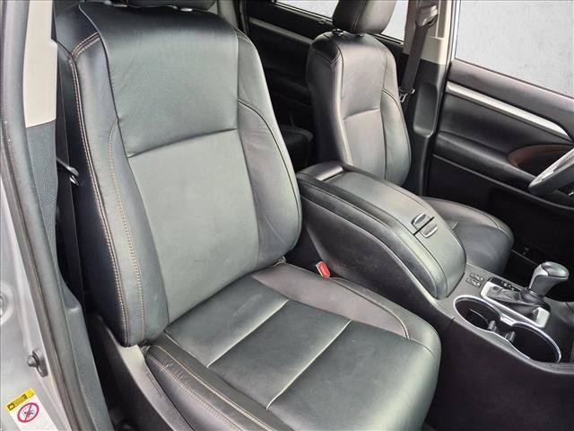 Used 2019 Toyota Highlander XLE FWD image 20
