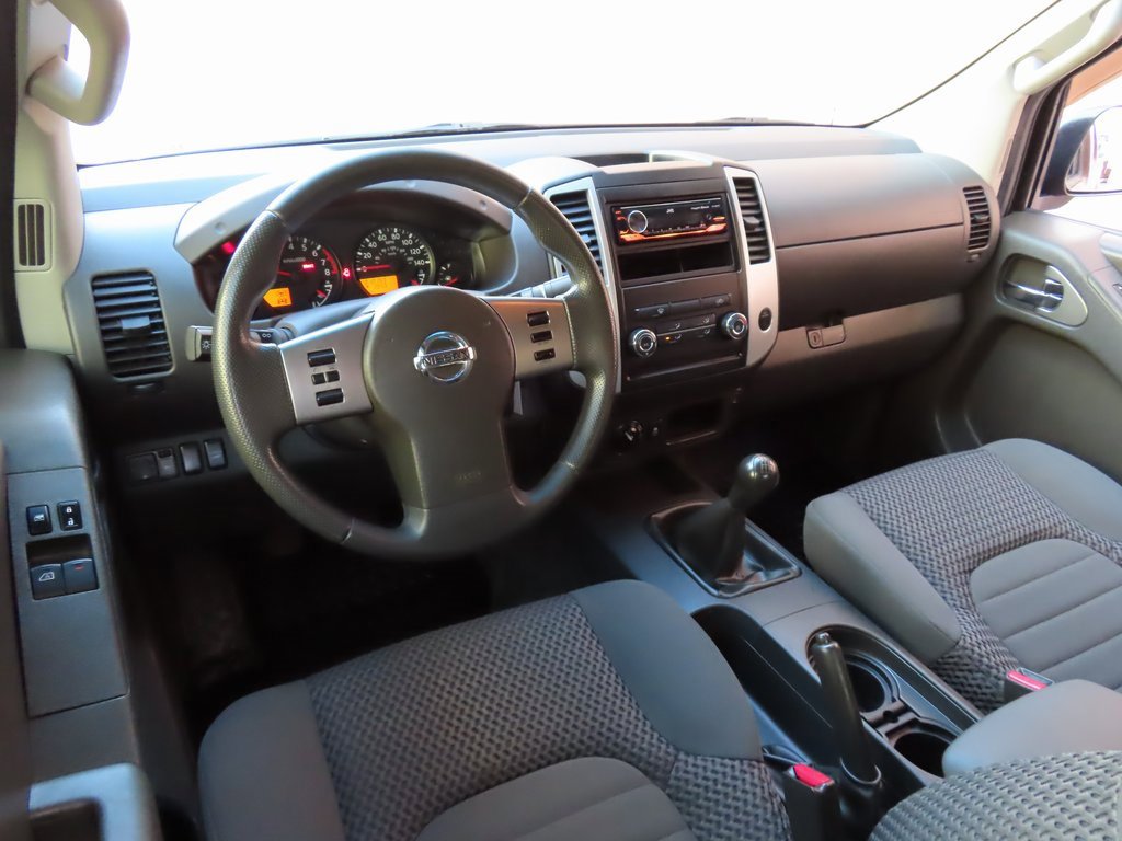 Used 2012 Nissan Frontier SV w/ SV Premium Utility Pkg image 4