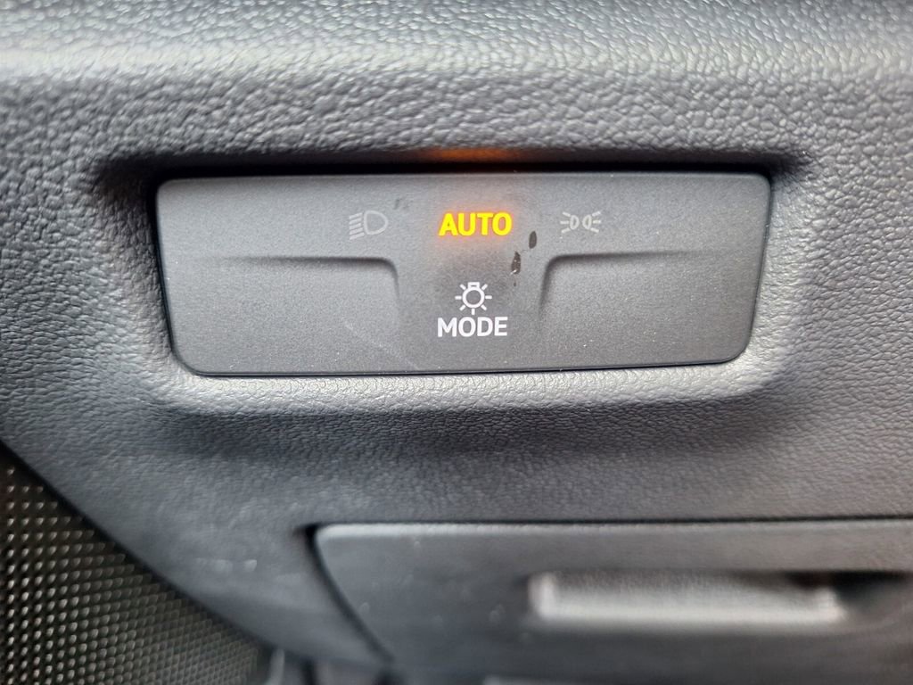 Used 2025 Volkswagen Tiguan S image 12