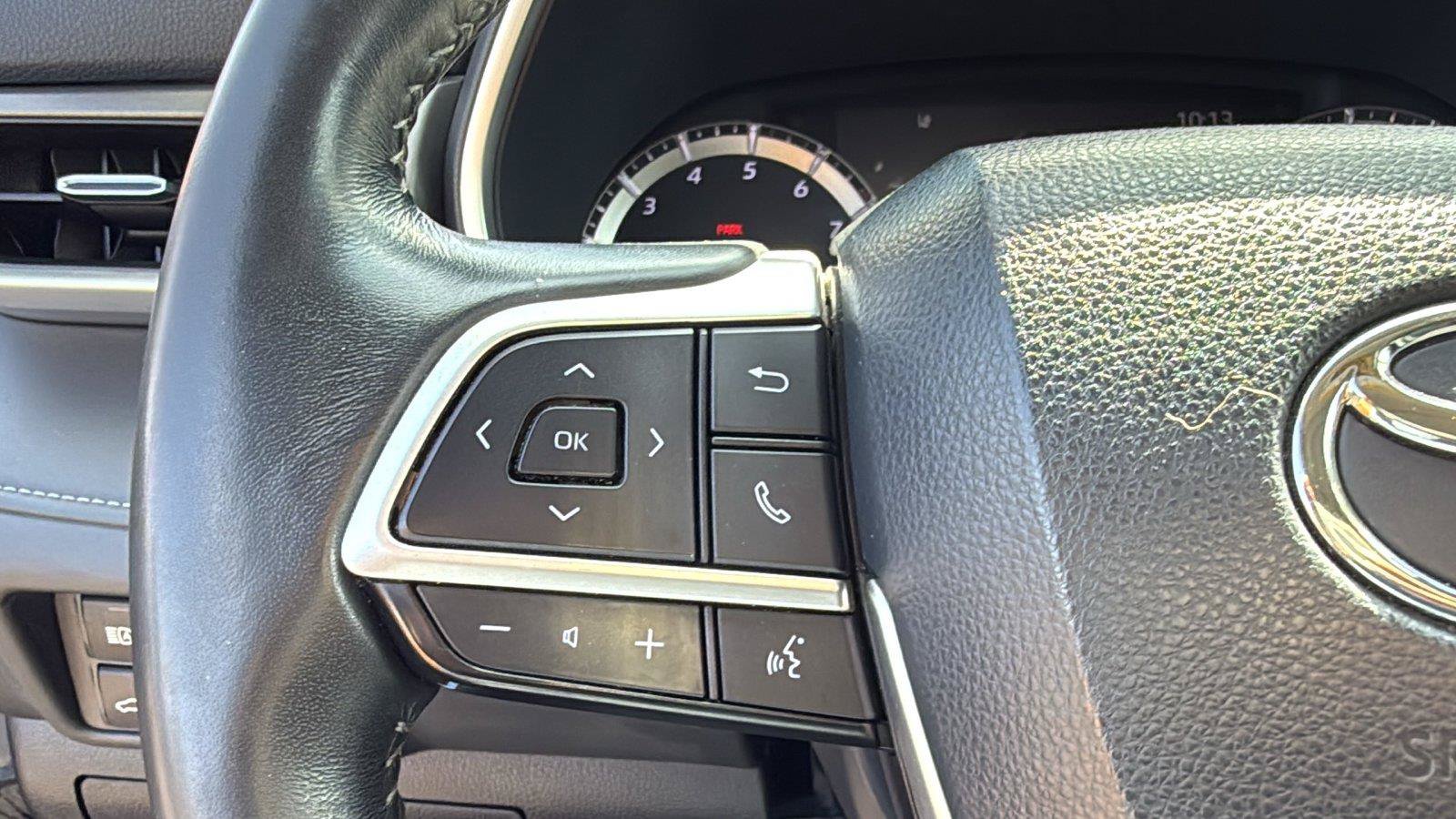 Used 2022 Toyota Highlander XLE FWD image 11