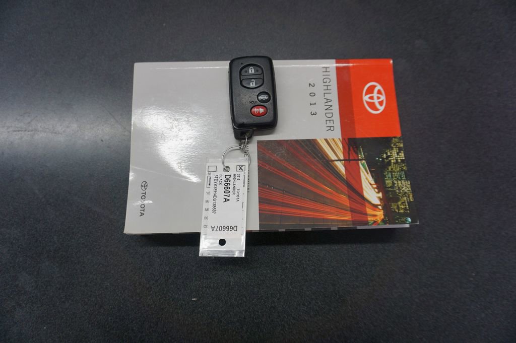 Used 2013 Toyota Highlander Limited image 19