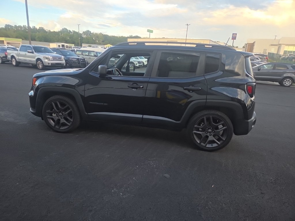 Used 2021 Jeep Renegade Latitude FWD image 10