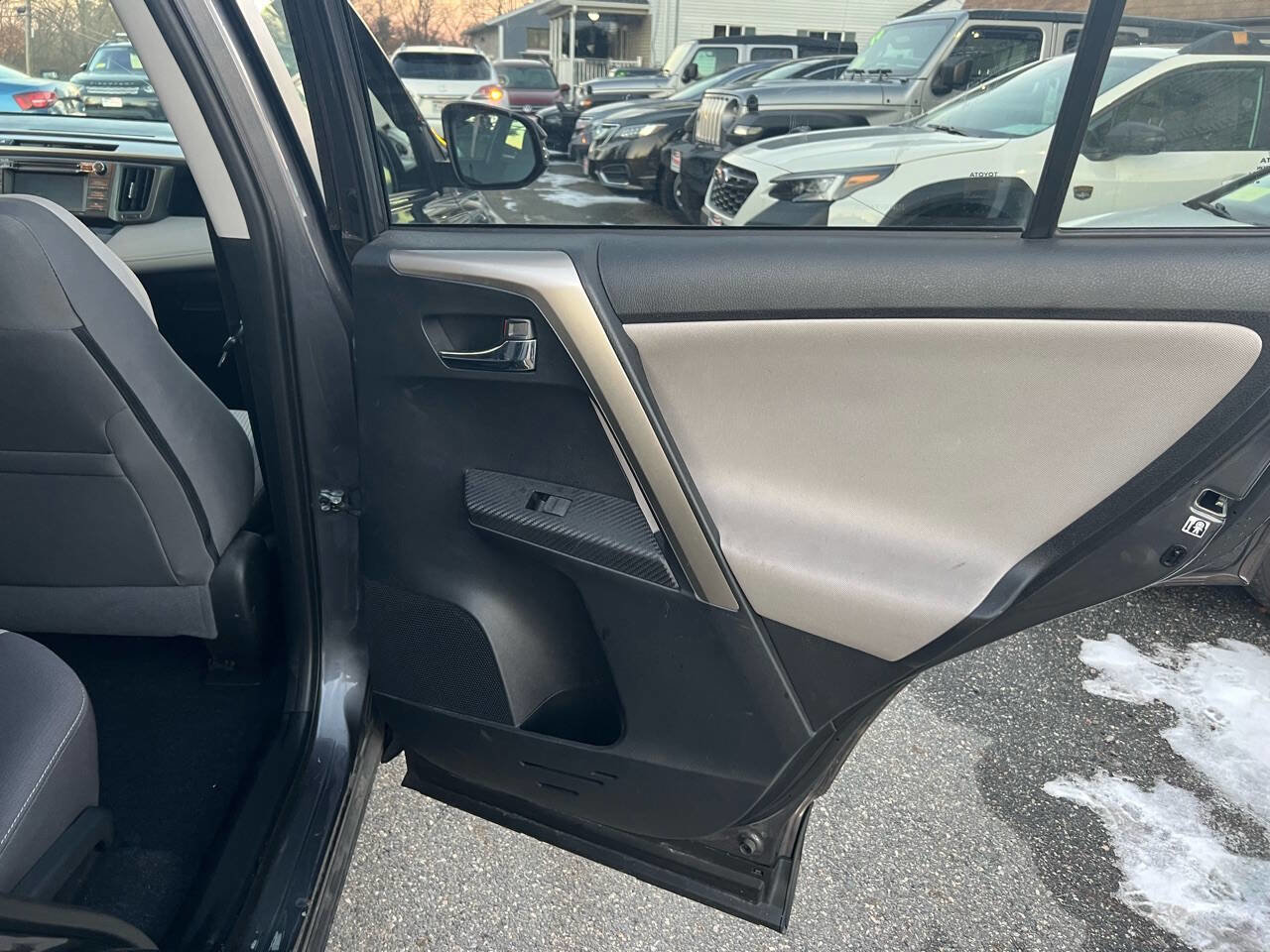 Used 2015 Toyota RAV4 XLE image 14