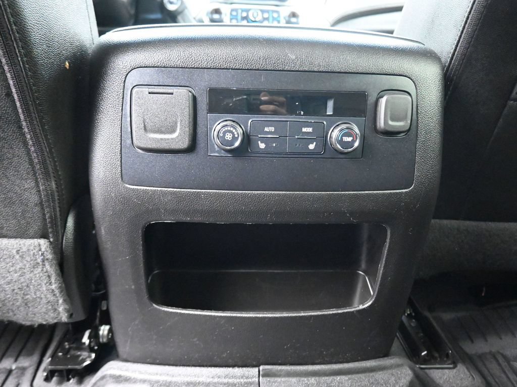 Used 2019 Chevrolet Tahoe LT w/ Luxury Package AWD/4WD image 32