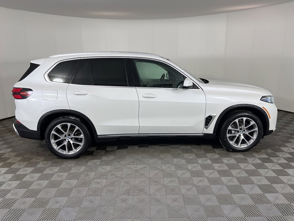 Certified 2024 BMW X5 xDrive40i w/ Premium Package image 3