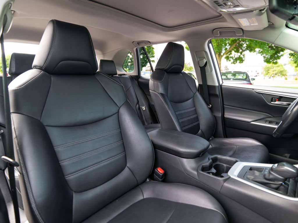 Used 2019 Toyota RAV4 XLE Premium w/ Cold Weather Package AWD/4WD image 21