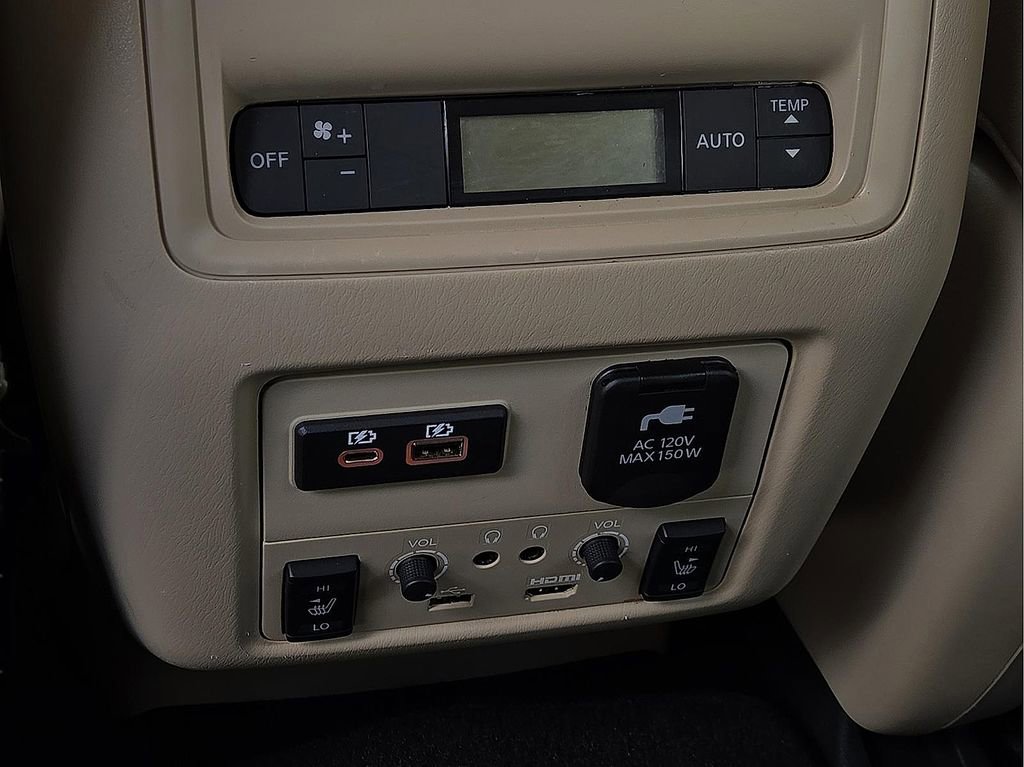 Used 2019 Nissan Pathfinder Platinum image 12