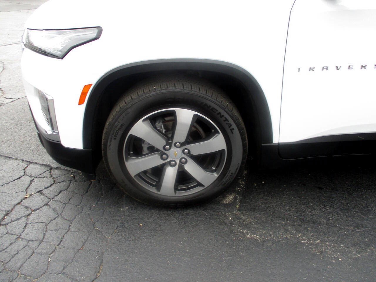 Used 2023 Chevrolet Traverse LT AWD/4WD image 19