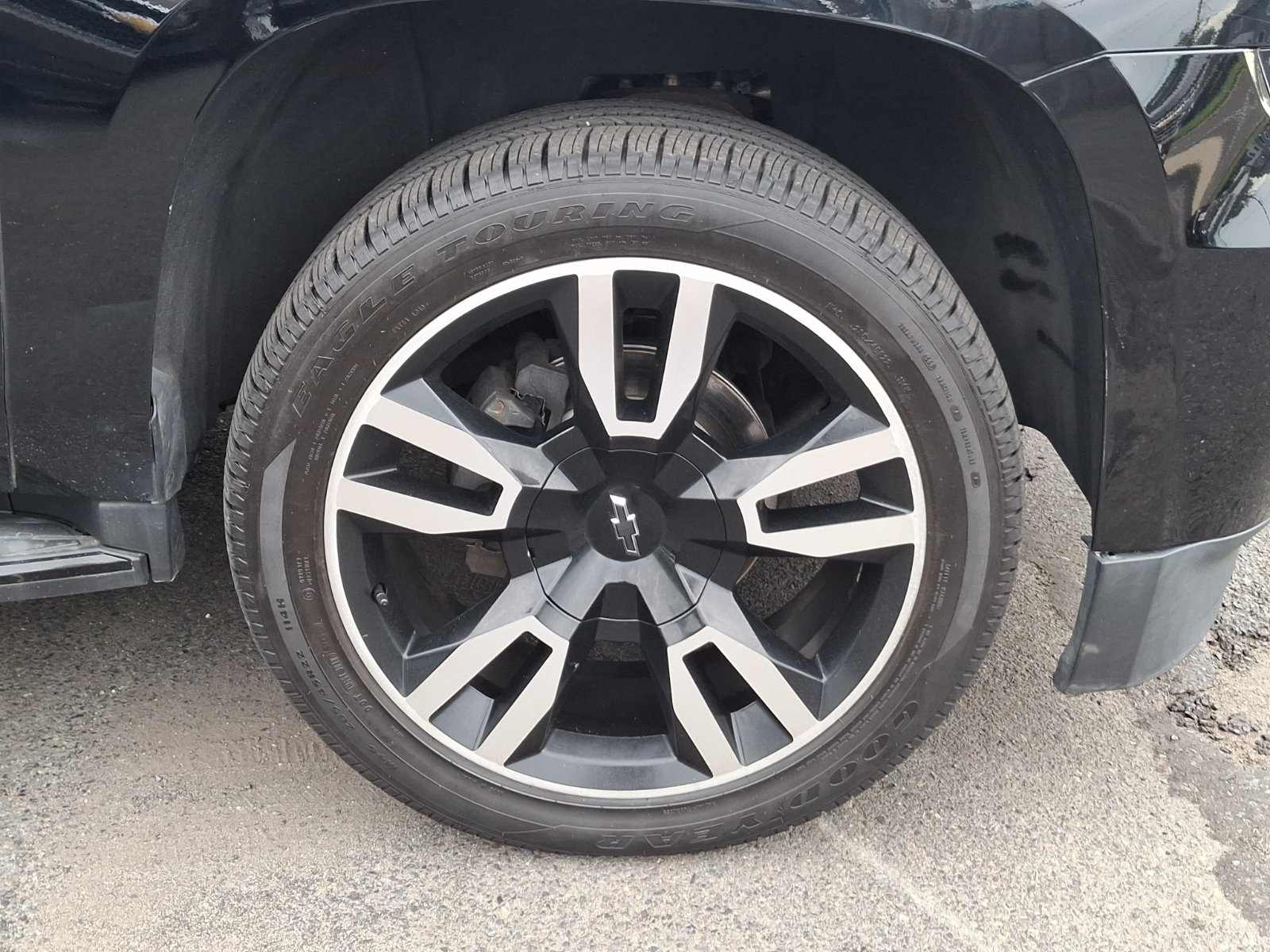 Used 2018 Chevrolet Suburban LT AWD/4WD image 8