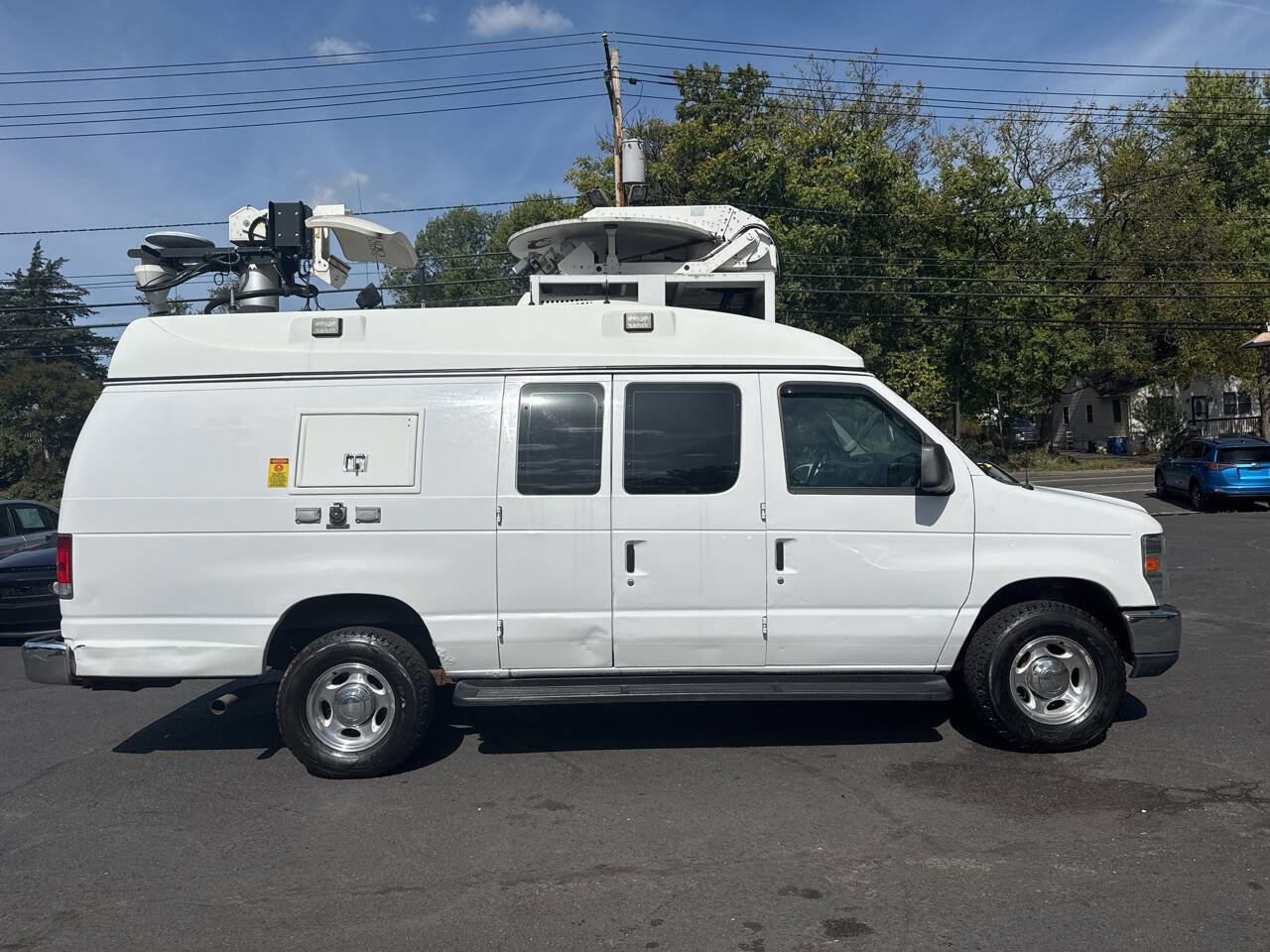 Used 2014 Ford E-350 and Econoline 350 Extended Super Duty w/ Premium Van Group image 4