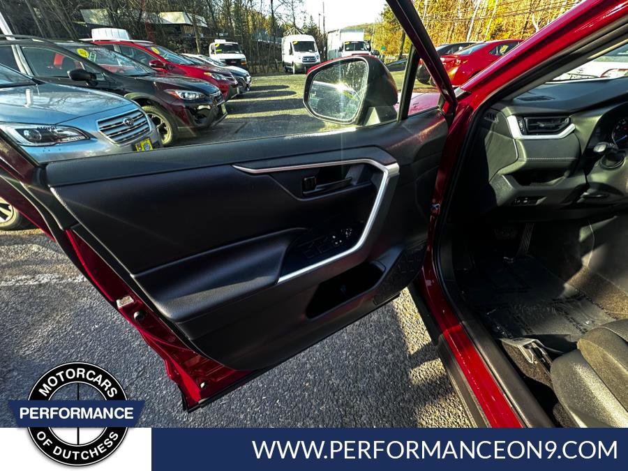 Used 2019 Toyota RAV4 LE w/ Carpet Mat Package AWD/4WD image 11