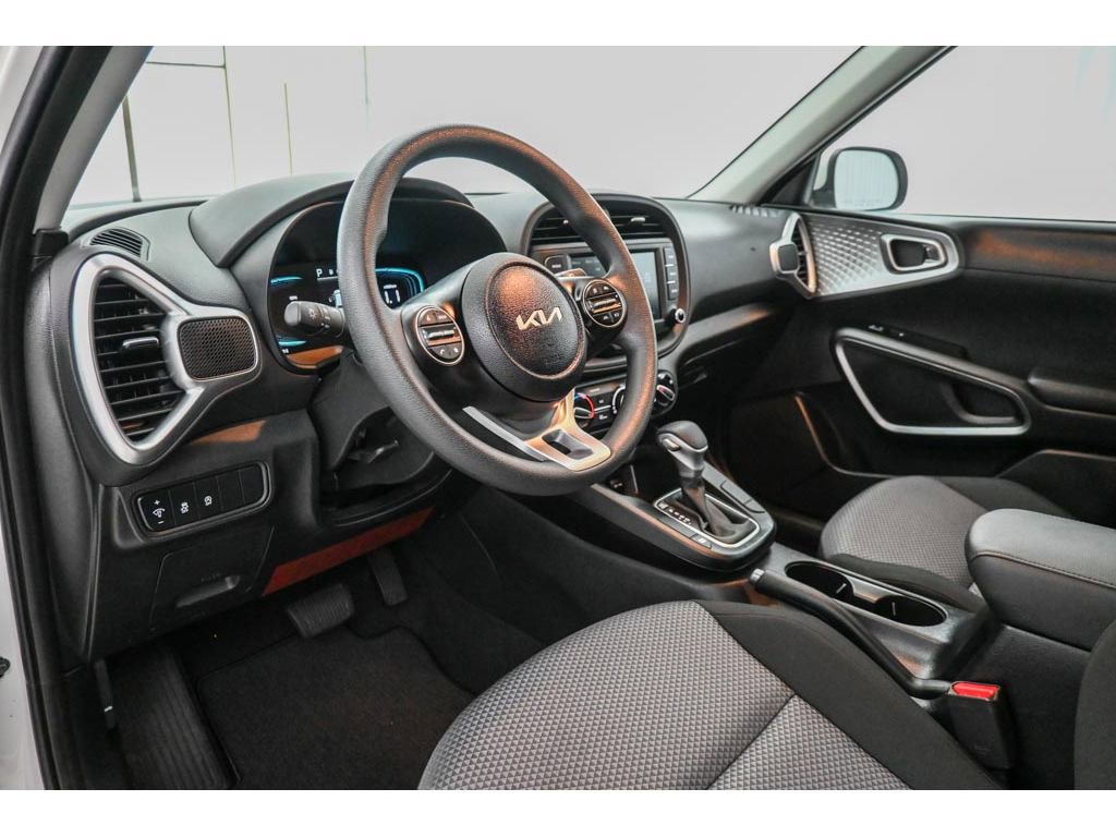 Used 2025 Kia Soul LX image 16