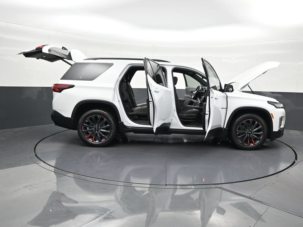 Used 2024 Chevrolet Traverse RS FWD image 37