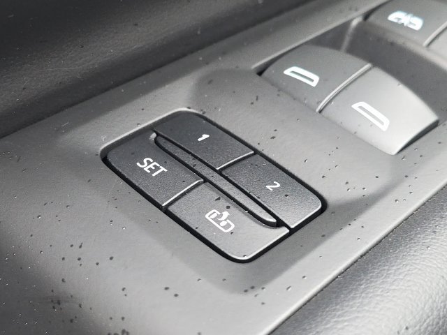 Used 2023 GMC Yukon XL AT4 w/ Technology Package AWD/4WD image 28