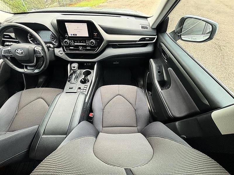 Used 2023 Toyota Highlander LE FWD image 12
