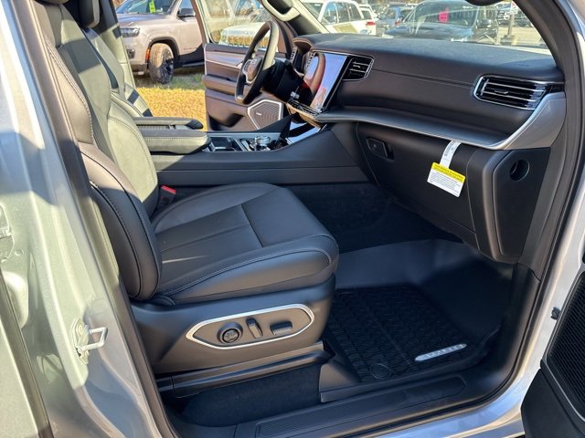 New 2025 Jeep Wagoneer L Series II w/ Convenience Group I image 30