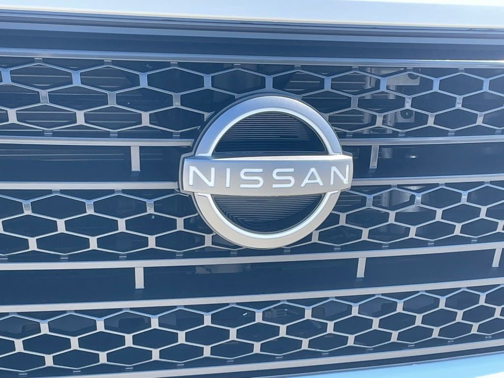 Used 2024 Nissan Titan SV w/ SV Convenience Package image 9