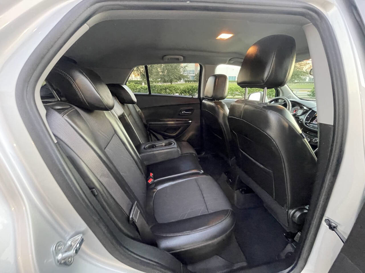 Used 2022 Chevrolet Trax LT w/ LT Convenience Package image 19