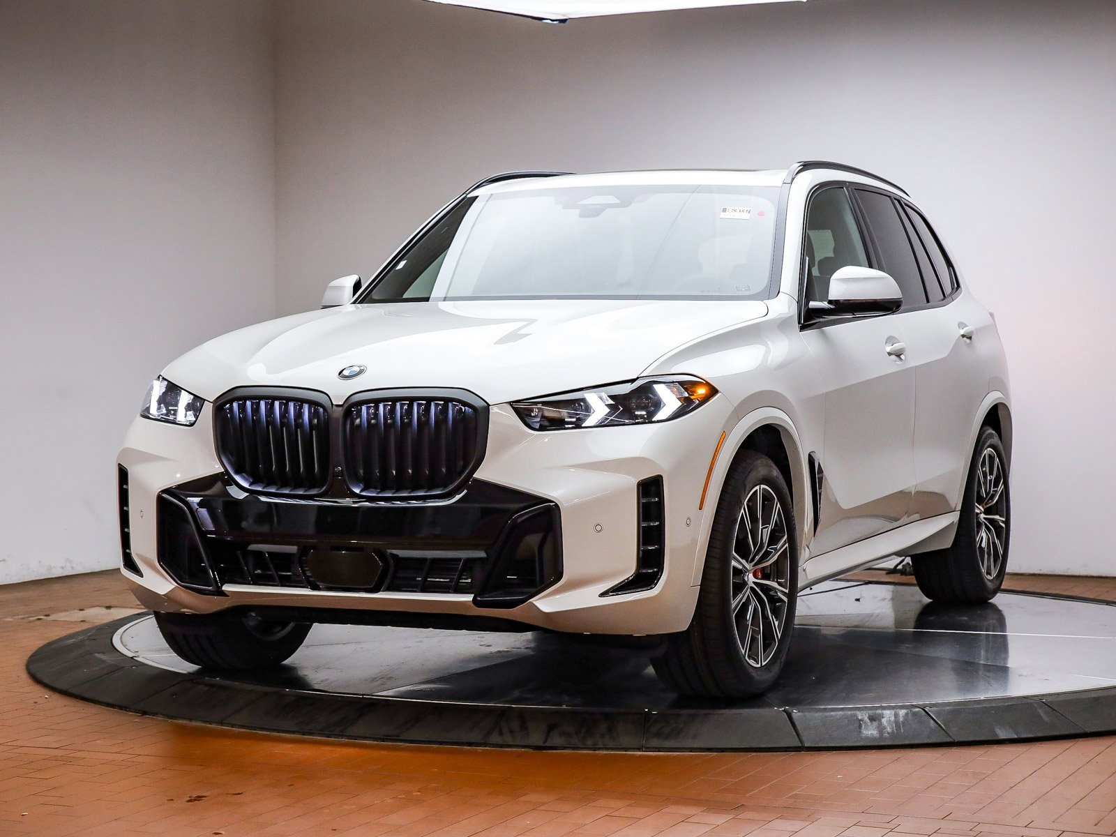 New 2026 BMW X5 xDrive40i w/ M Sport Package image 1