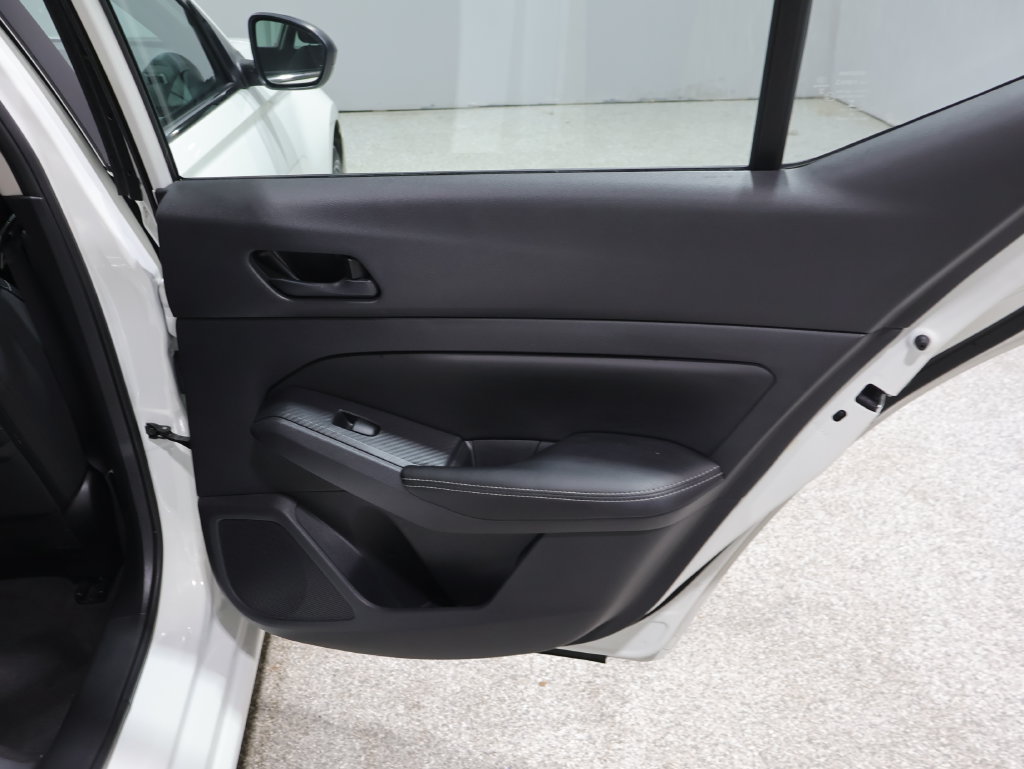 Used 2025 Nissan Altima 2.5 SV FWD image 21